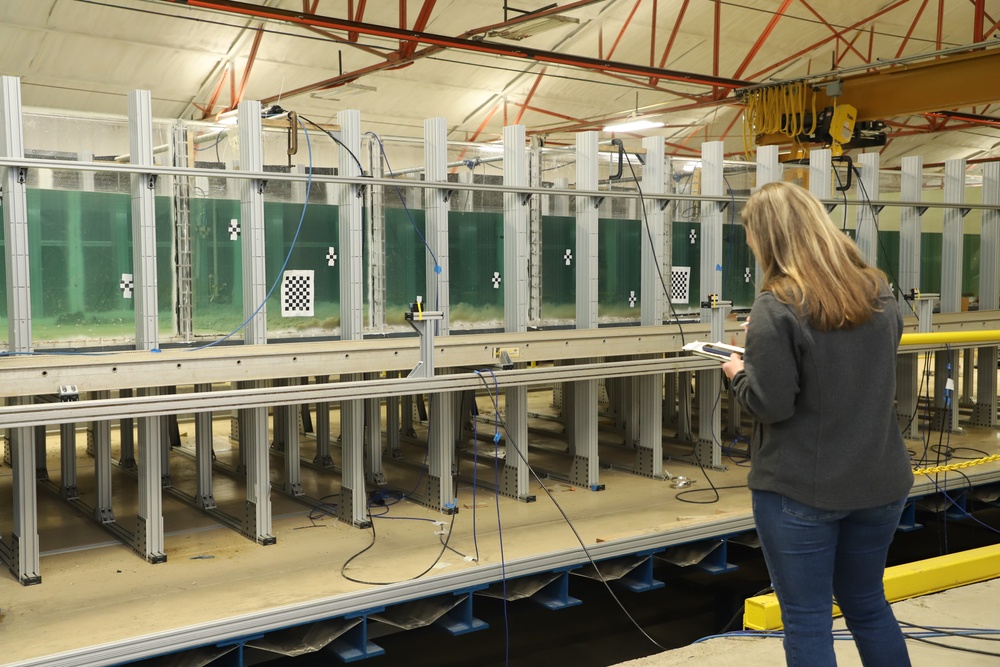 Tilt table offers solutions in hydraulic testing