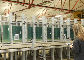 Tilt table offers solutions in hydraulic testing