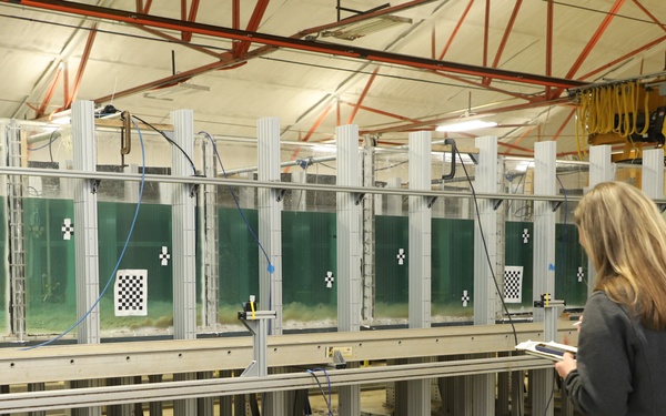 Tilt table offers solutions in hydraulic testing