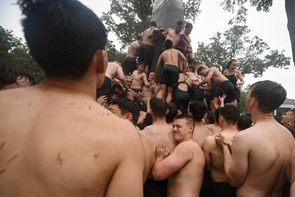 USNA Plebes Take Part in Annual Herndon Monument Climb