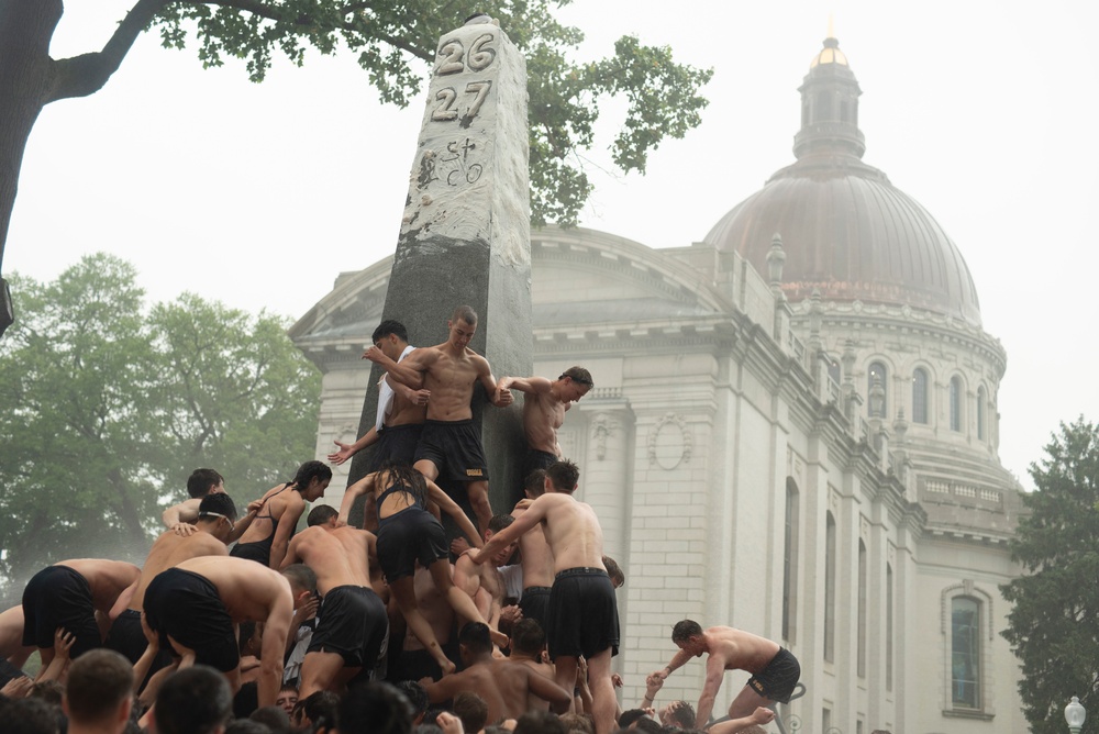 USNA Plebes Take Part in Annual Herndon Monument Climb