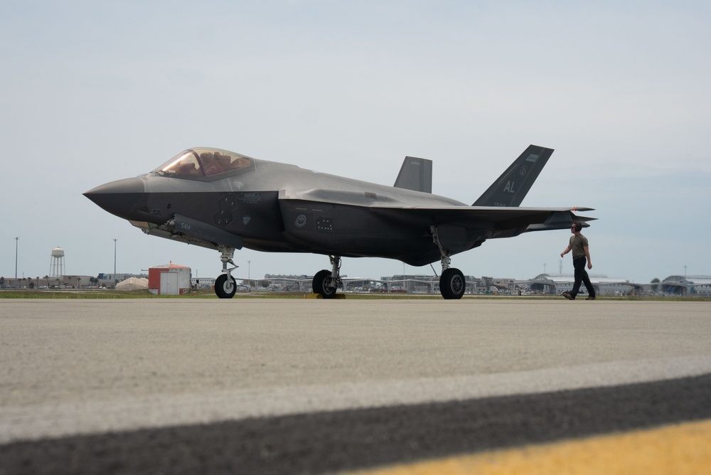 187th Fighter Wing: F-35A Hot Integrated Combat Turn