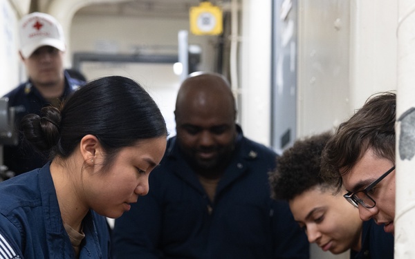 USS Oscar Austin (DDG 79) Conducts Medical Training Team (MTT) Drill