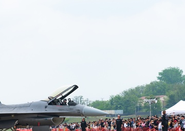 PACAF Viper Demo performs at Osan Air Power Days enhancing U.S.-ROK partnership