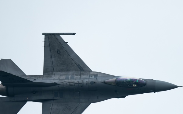 PACAF Viper Demo performs at Osan Air Power Days enhancing U.S.-ROK partnership