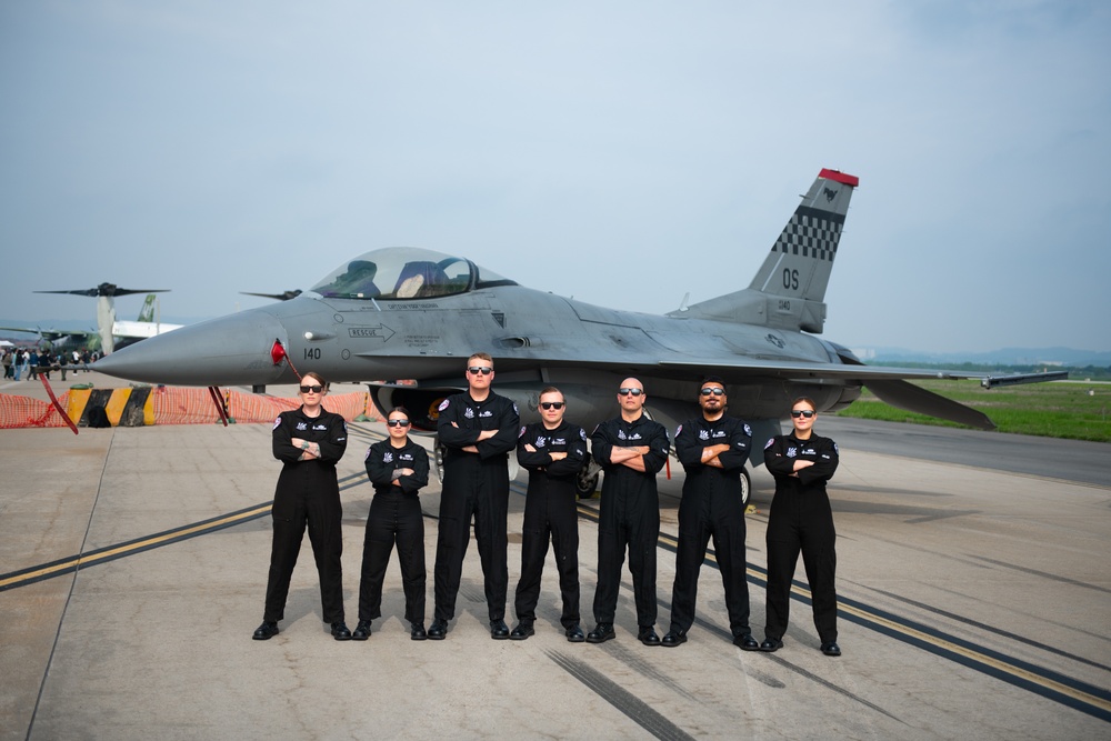 PACAF Viper Demo performs at Osan Air Power Days enhancing U.S.-ROK partnership