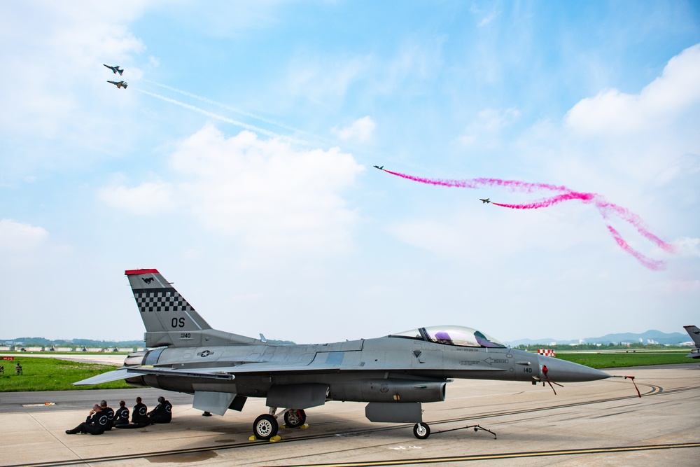 PACAF Viper Demo performs at Osan Air Power Days enhancing U.S.-ROK partnership
