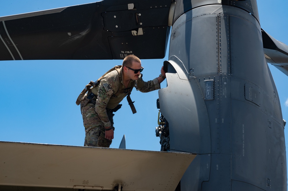 Balikatan 25: 353 SOW and AFP conduct MFF from a CV-22 Osprey
