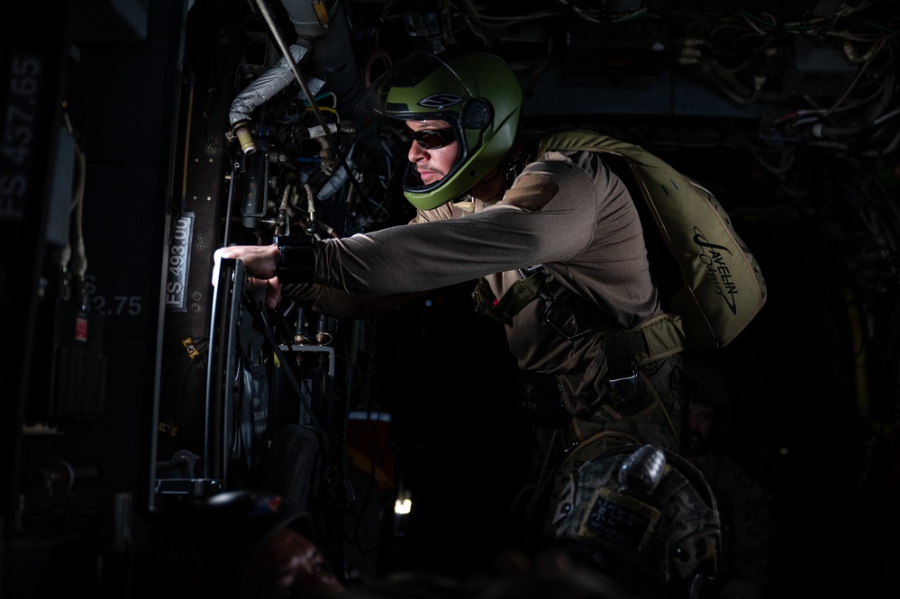 Balikatan 25: 353 SOW and AFP conduct MFF from a CV-22 Osprey