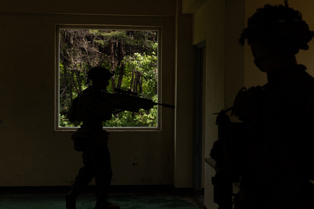 Activated Reserve Marines Conduct MOUT Training during Korea Viper 25.4