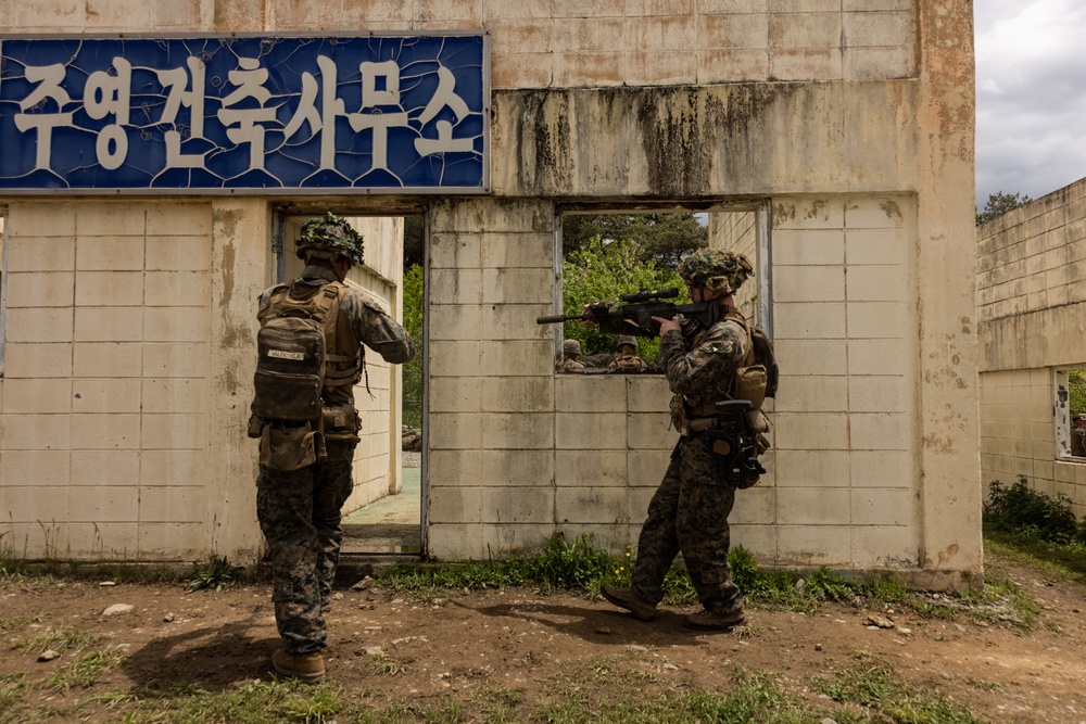 Activated Reserve Marines Conduct MOUT Training during Korea Viper 25.4