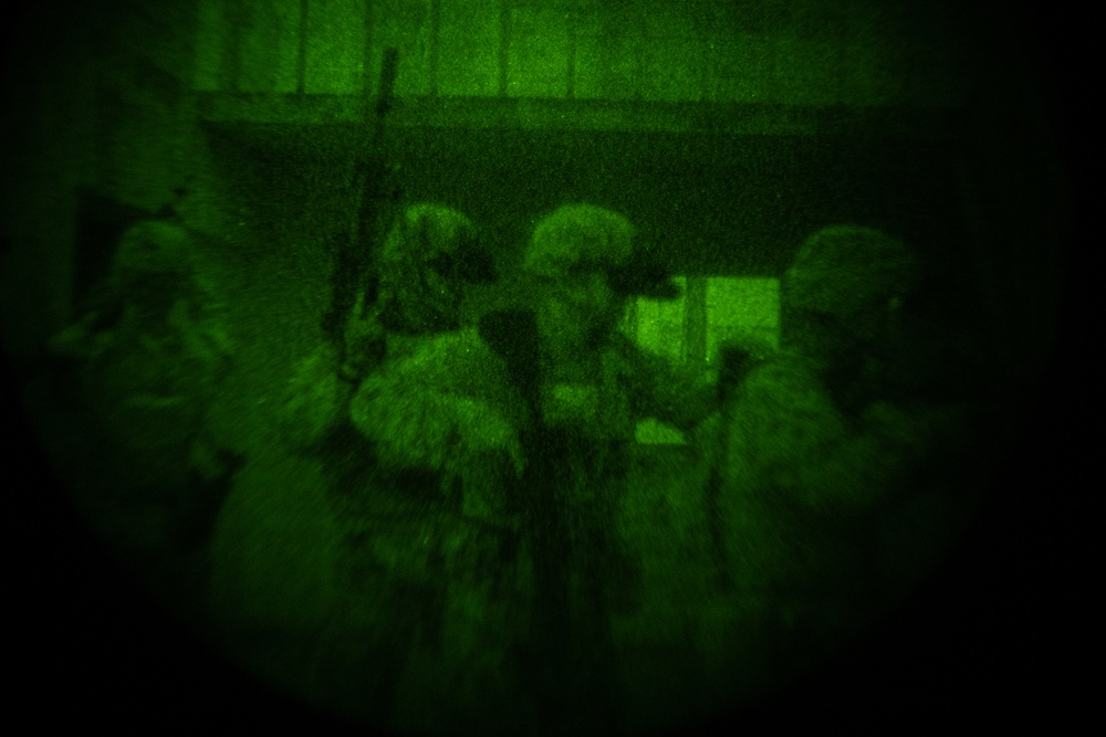 Activated Reserve Marines Conduct MOUT Training during Korea Viper 25.4
