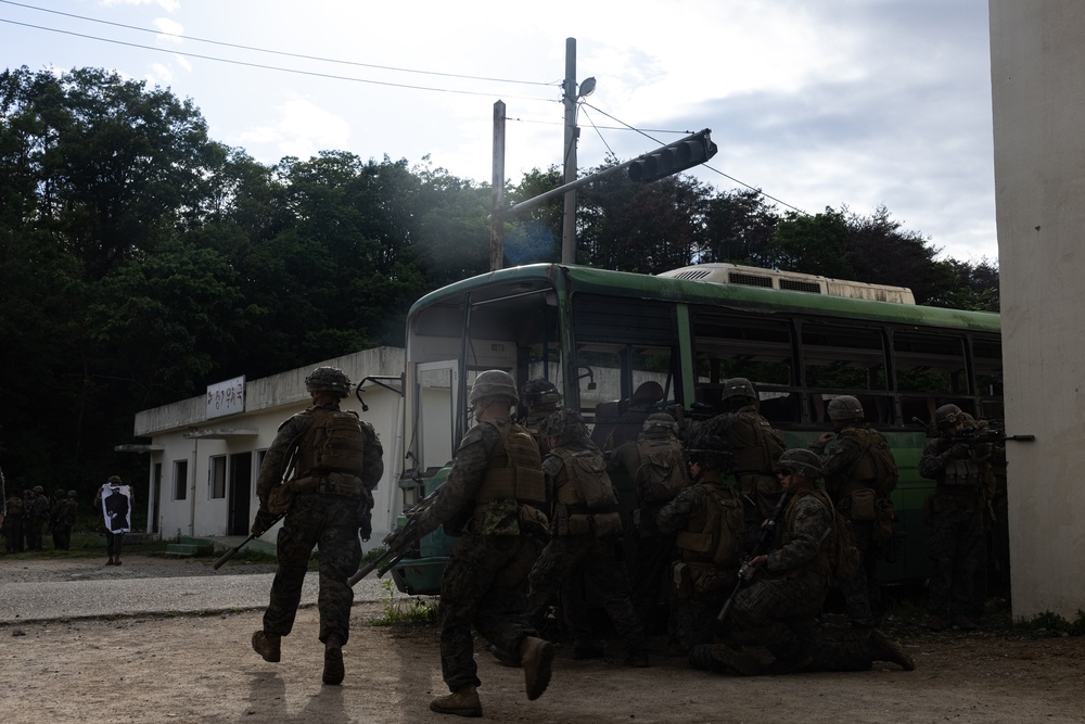 Activated Reserve Marines Conduct MOUT Training during Korea Viper 25.4
