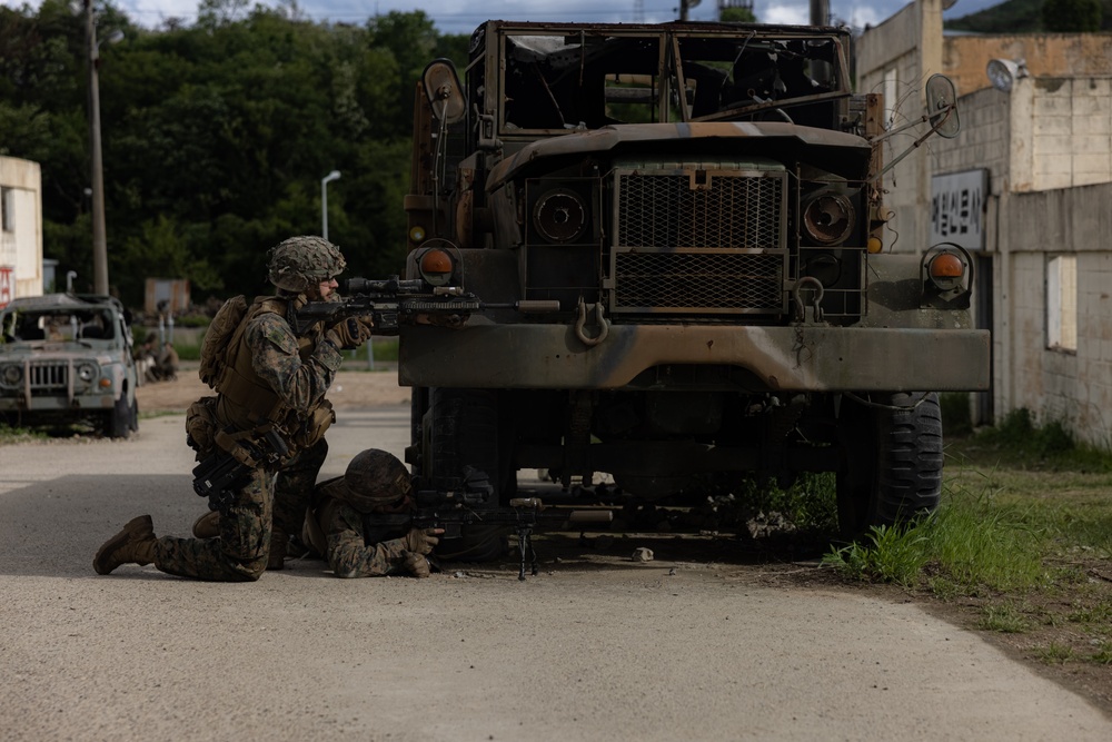 Activated Reserve Marines Conduct MOUT Training during Korea Viper 25.4