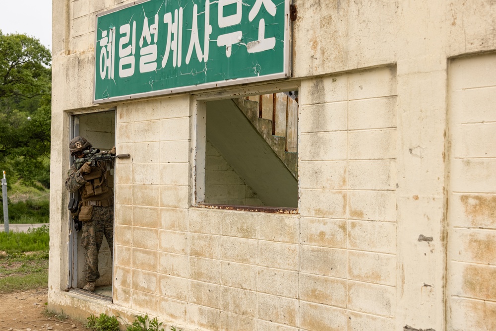 Activated Reserve Marines Conduct MOUT Training during Korea Viper 25.4