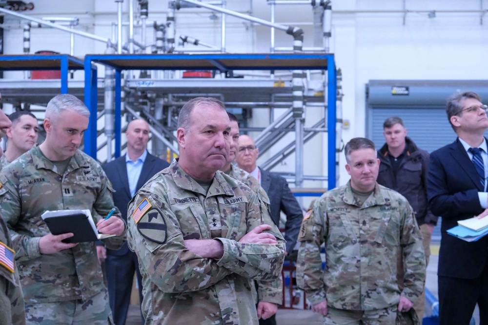 CECOM CG MG Turinetti visits 501st MIB