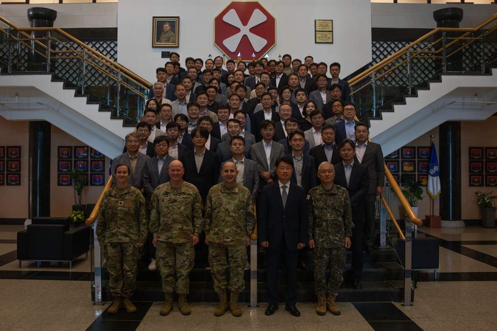 Korean National Police University Senior Leadership Course students Visit Eighth Army