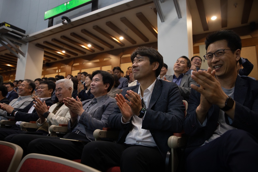 Korean National Police University Senior Leadership Course students Visit Eighth Army