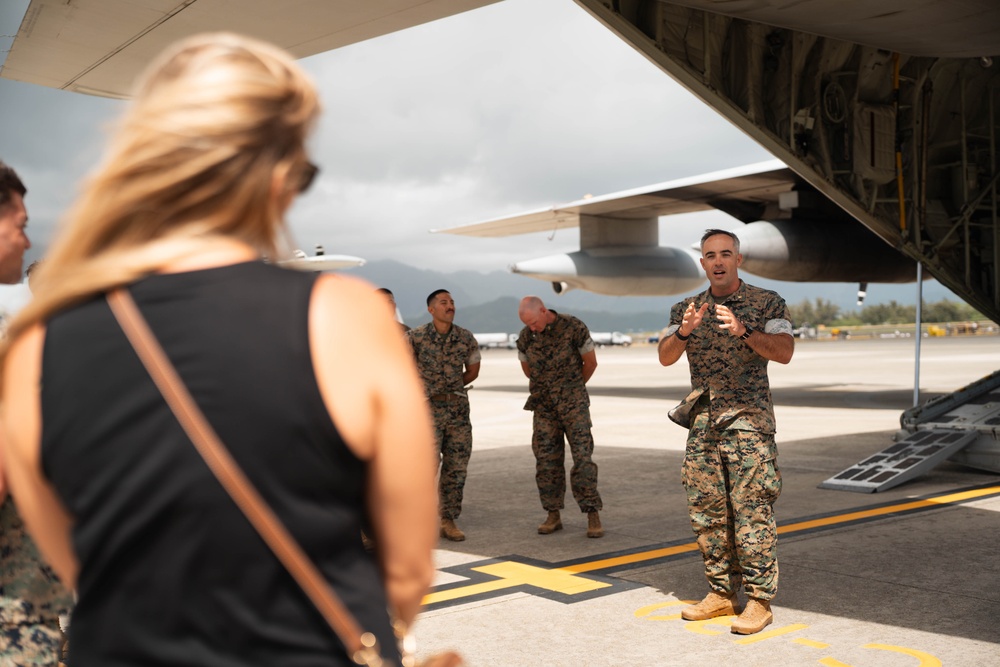 Maj Donaldson receives Meritorious Service Medal from Major General Wortman