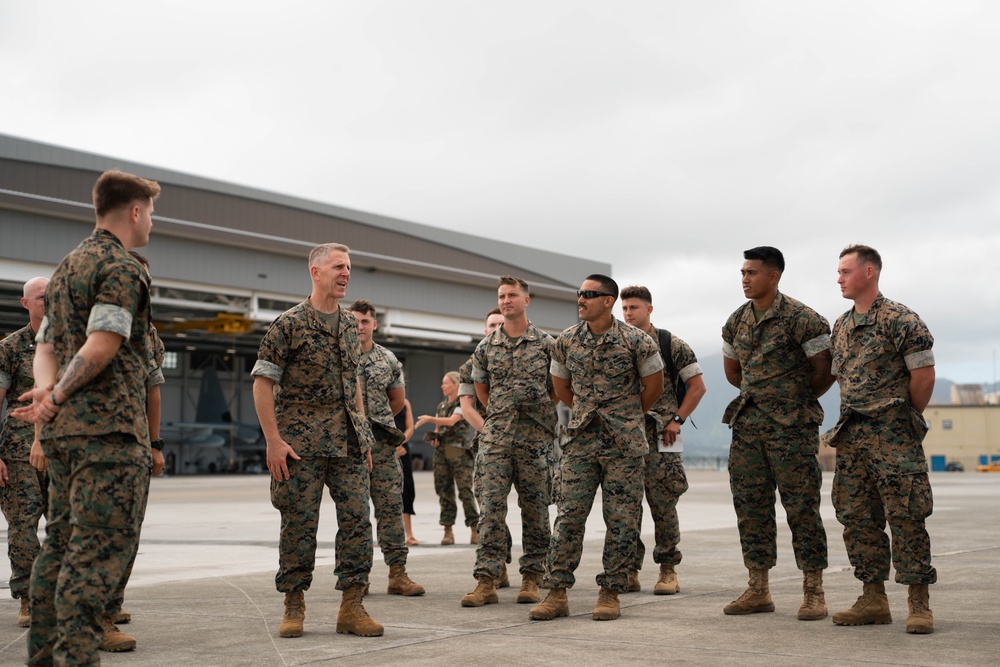 Maj Donaldson receives Meritorious Service Medal from Major General Wortman