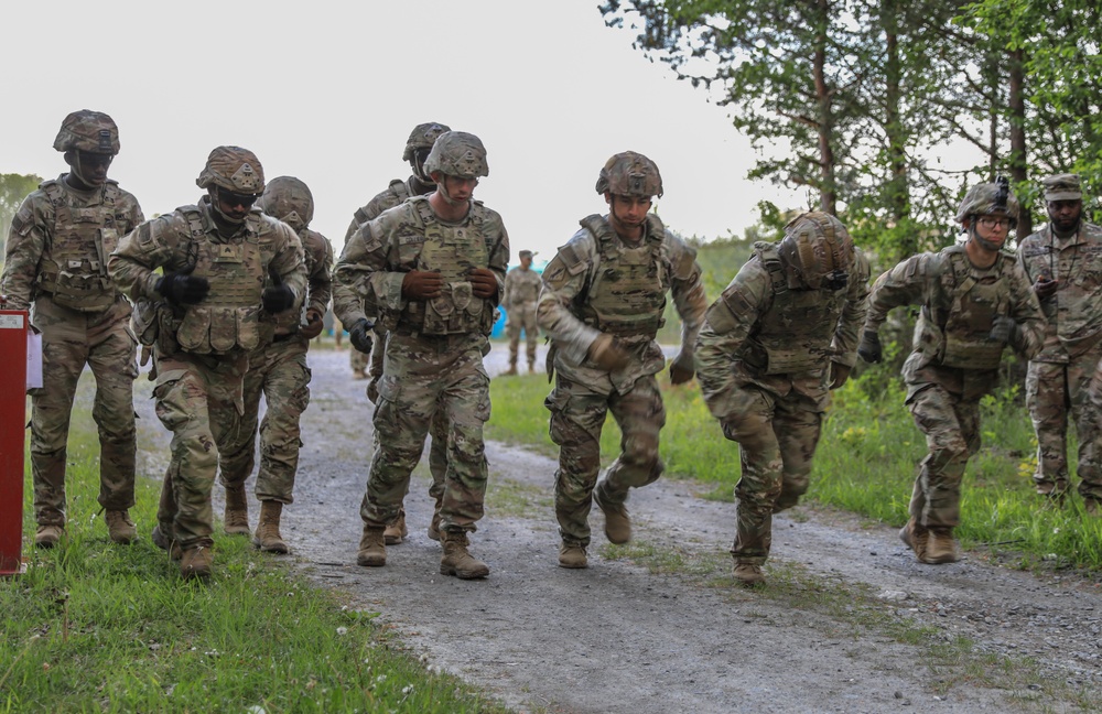 Competitors conduct Expert Physical Fitness Assessment during V Corps Best Squad competition