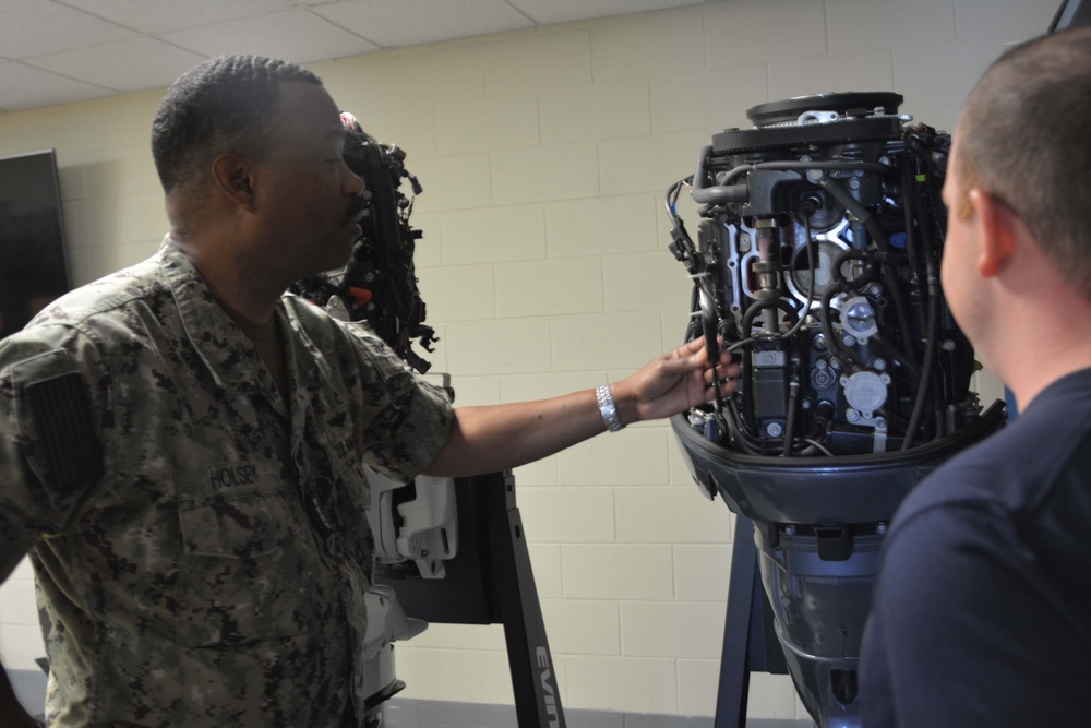 SOUTHCOM Commander Tours NAVSCIATTS