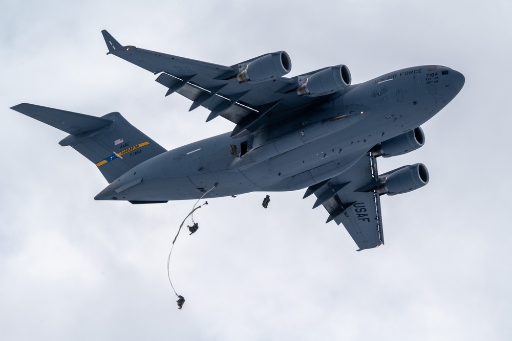 82nd Airborne Division conduct an integrated Joint Forcible Entry training exercise for Swift Response 25