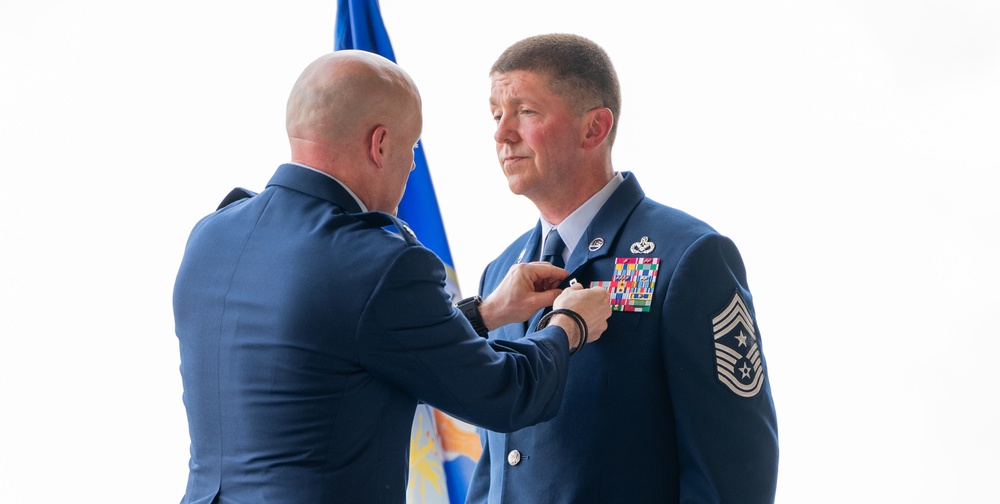 512th Airlift Wing command chief retires