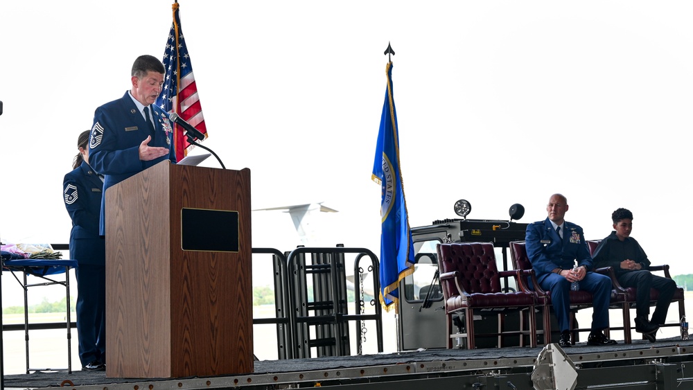 512th Airlift Wing command chief retires