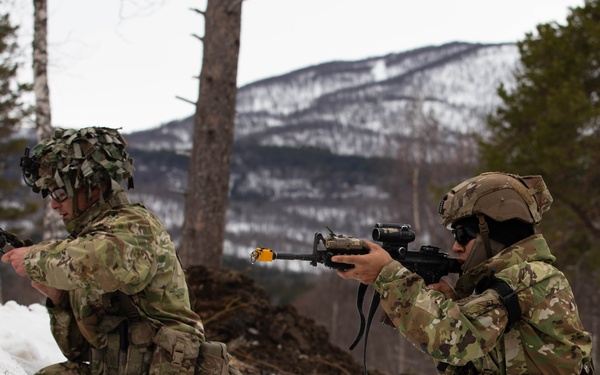 A Paratrooper from the 82nd Airborne Division, lays down cover fire while his teammate reloads his weapon during Swift Response