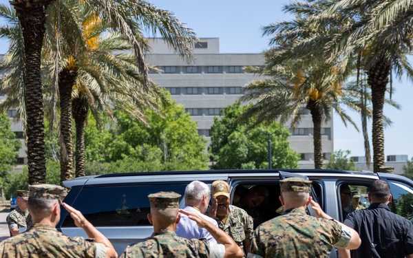 USSOUTHCOM Commander visits MARFORSOUTH