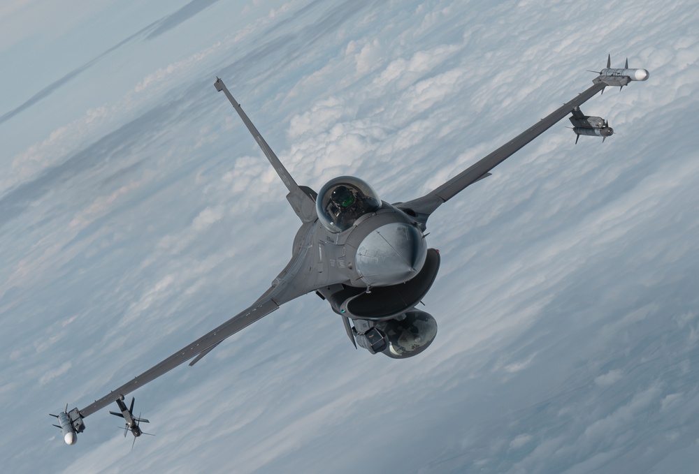 F-16 Falcon Tops Off with a KC-135