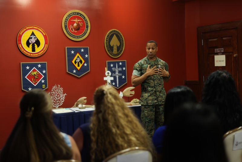 II MEF Commanding General Speaks to Attendees of the Camp Lejeune Leadership Seminar