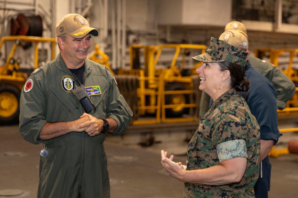 USS Kearsarge Hosts MARFORCOM