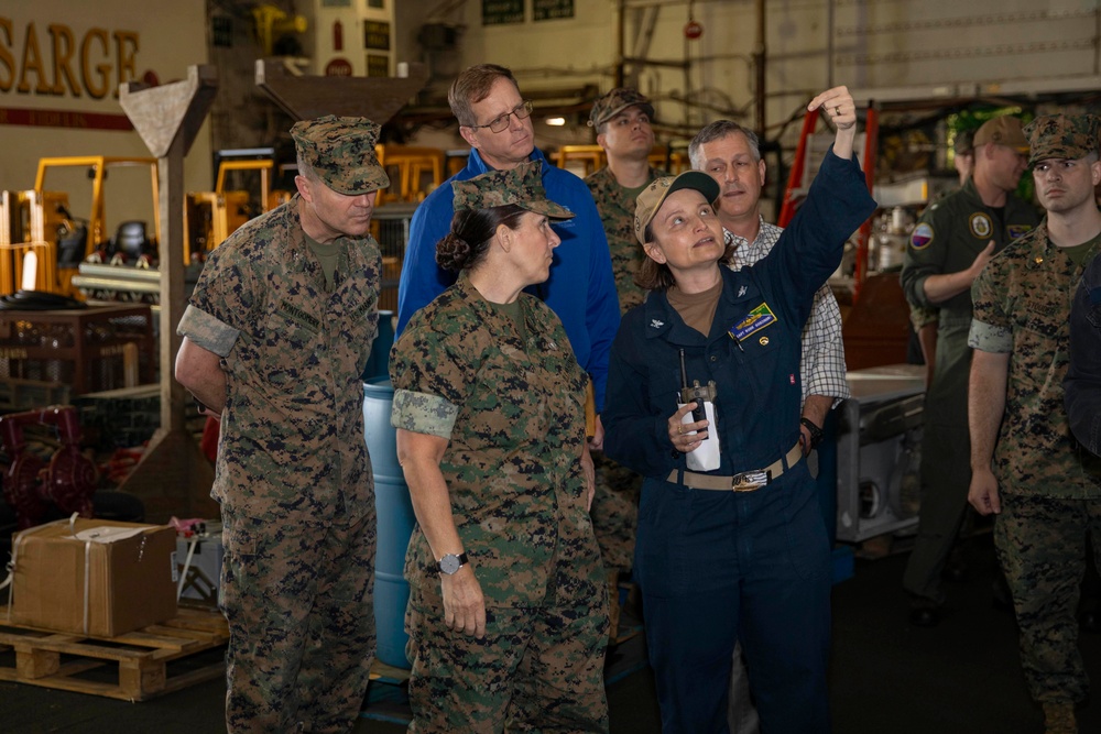 USS Kearsarge Hosts MARFORCOM