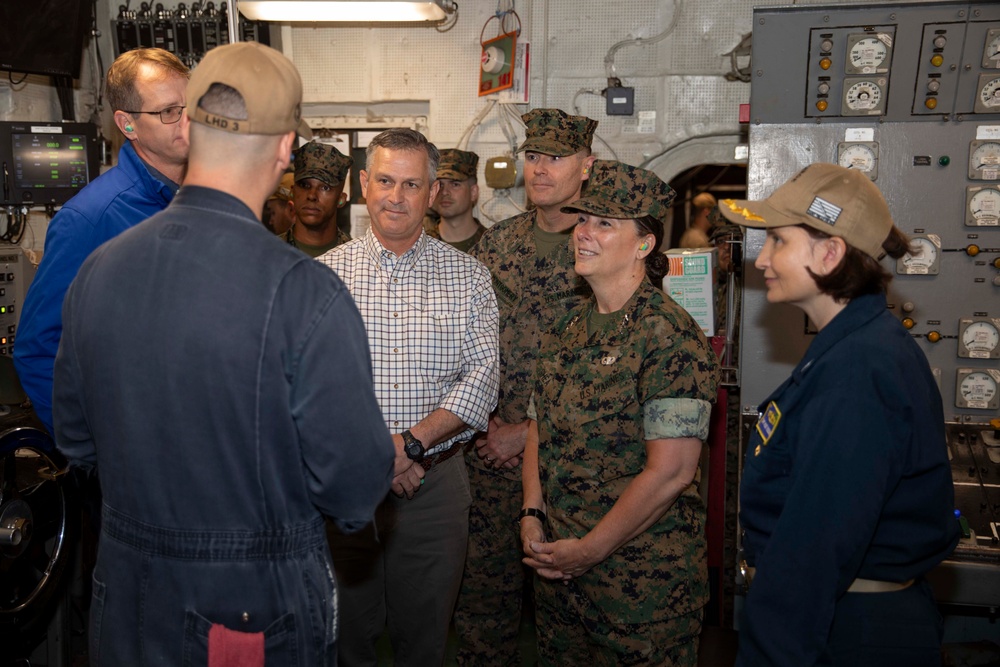 USS Kearsarge Hosts MARFORCOM