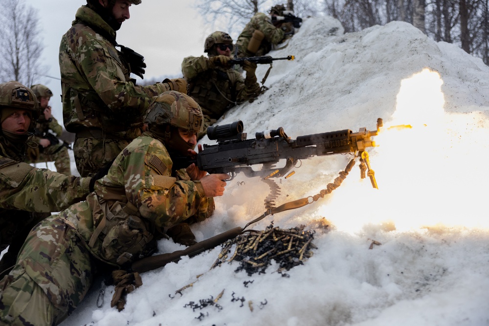 Panther Brigade Soldiers seize the objective from NATO Allies and partners during Swift Response
