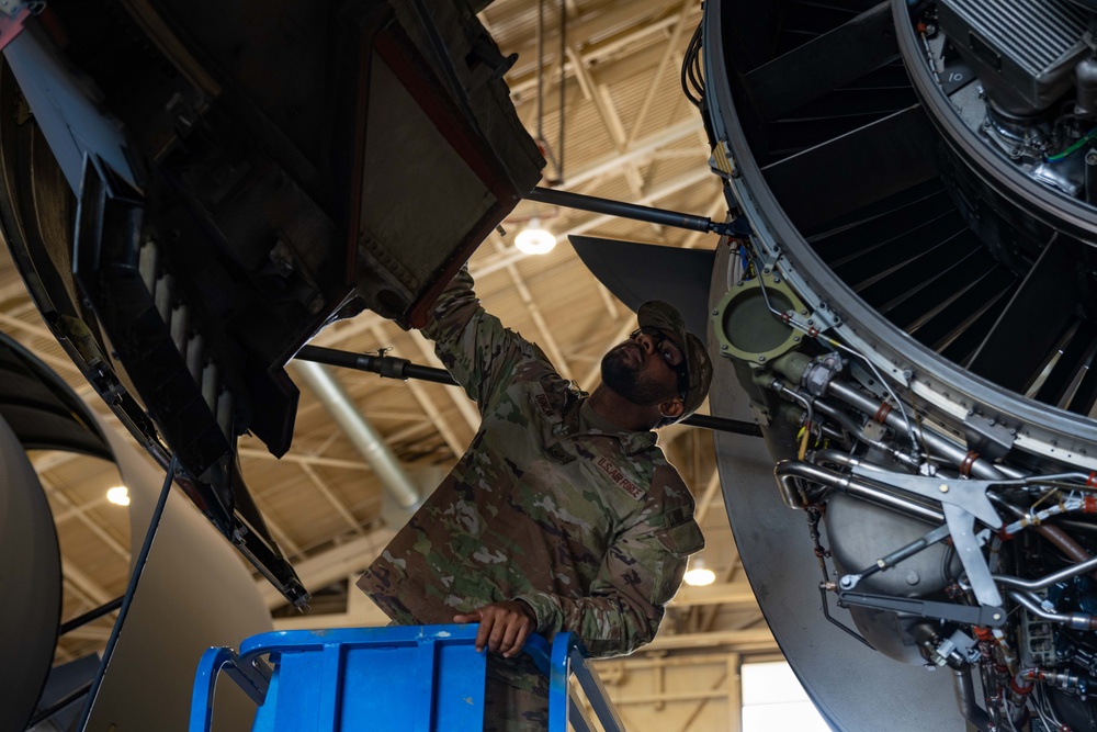 Maintaining the C-17