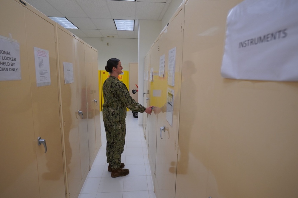 Setting the Standard: Navy Mortician’s Historic Success Highlights Critical Role in Warfighter Readiness and Recruitment