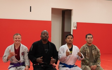 Combatives instructors, local business owner build Fort Sill combatives team