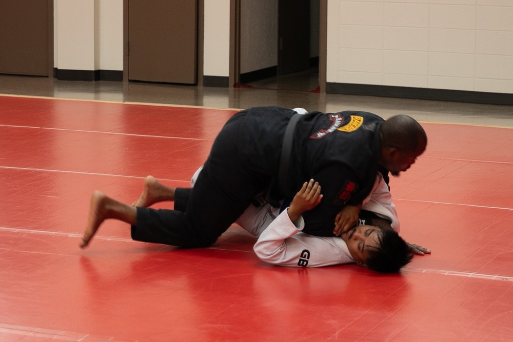 Combatives instructors, local business owner build Fort Sill combatives team