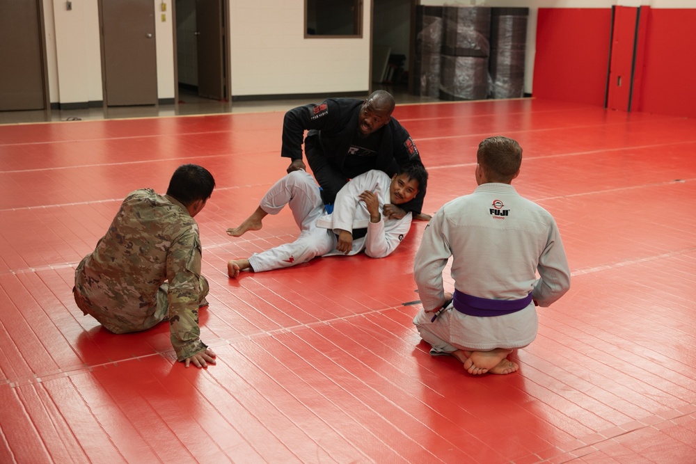 Combatives instructors, local business owner build Fort Sill combatives team