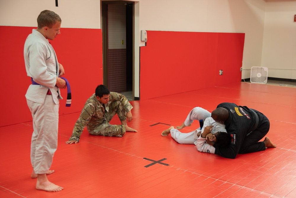 Combatives instructors, local business owner build Fort Sill combatives team