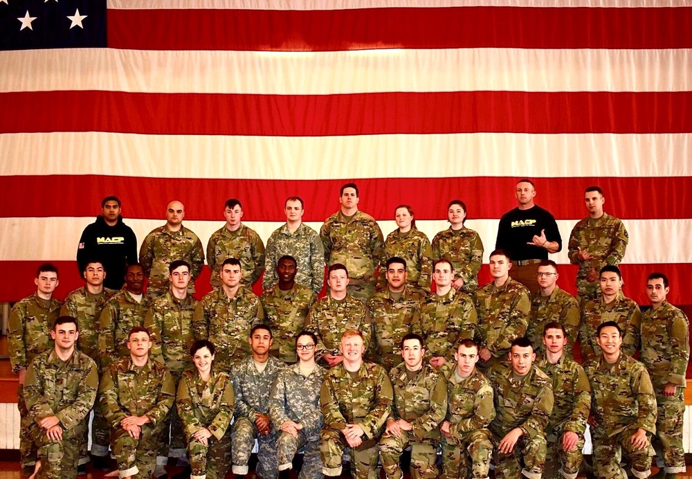 Combatives instructors, local business owner build Fort Sill combatives team