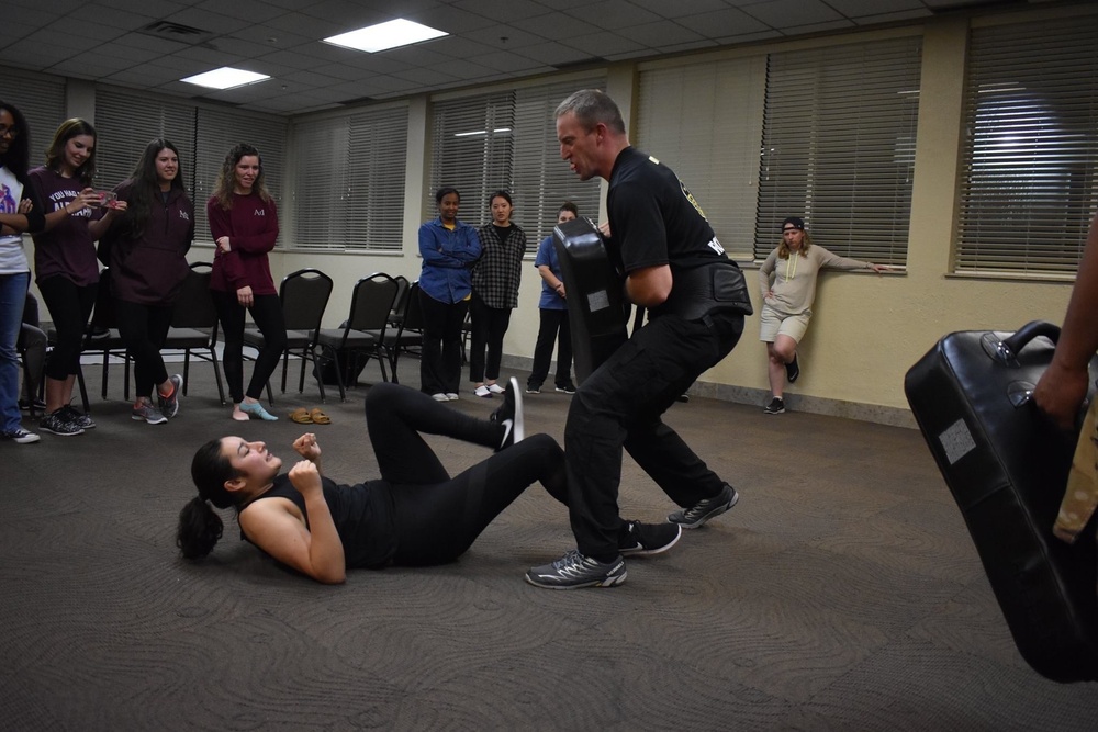 Combatives instructors, local business owner build Fort Sill combatives team