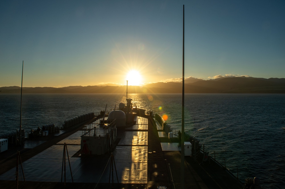 USS Blue Ridge visits Wellington, New Zealand
