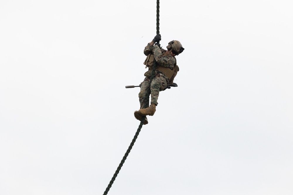 31st MEU Marines conduct Fast Rope Masters Sustainment Training