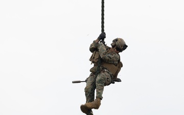 31st MEU Marines conduct Fast Rope Masters Sustainment Training
