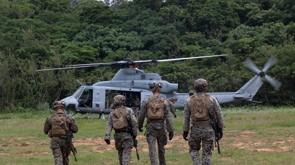 31st MEU Marines conduct Fast Rope Masters Sustainment Training