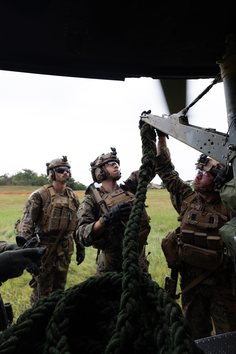 31st MEU Marines conduct Fast Rope Masters Sustainment Training